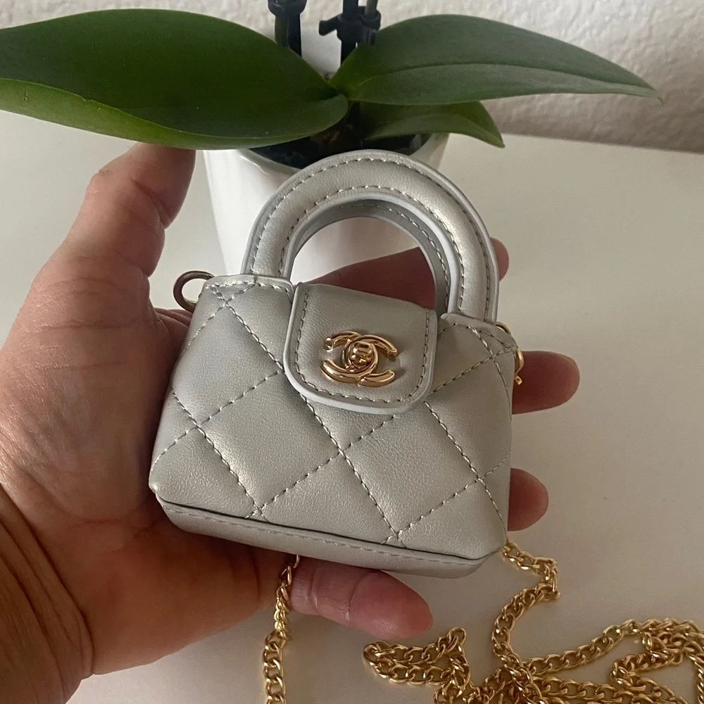 CHANEL Grey Mini Quilted Bag GWP VIP. - Picture 5 of 5